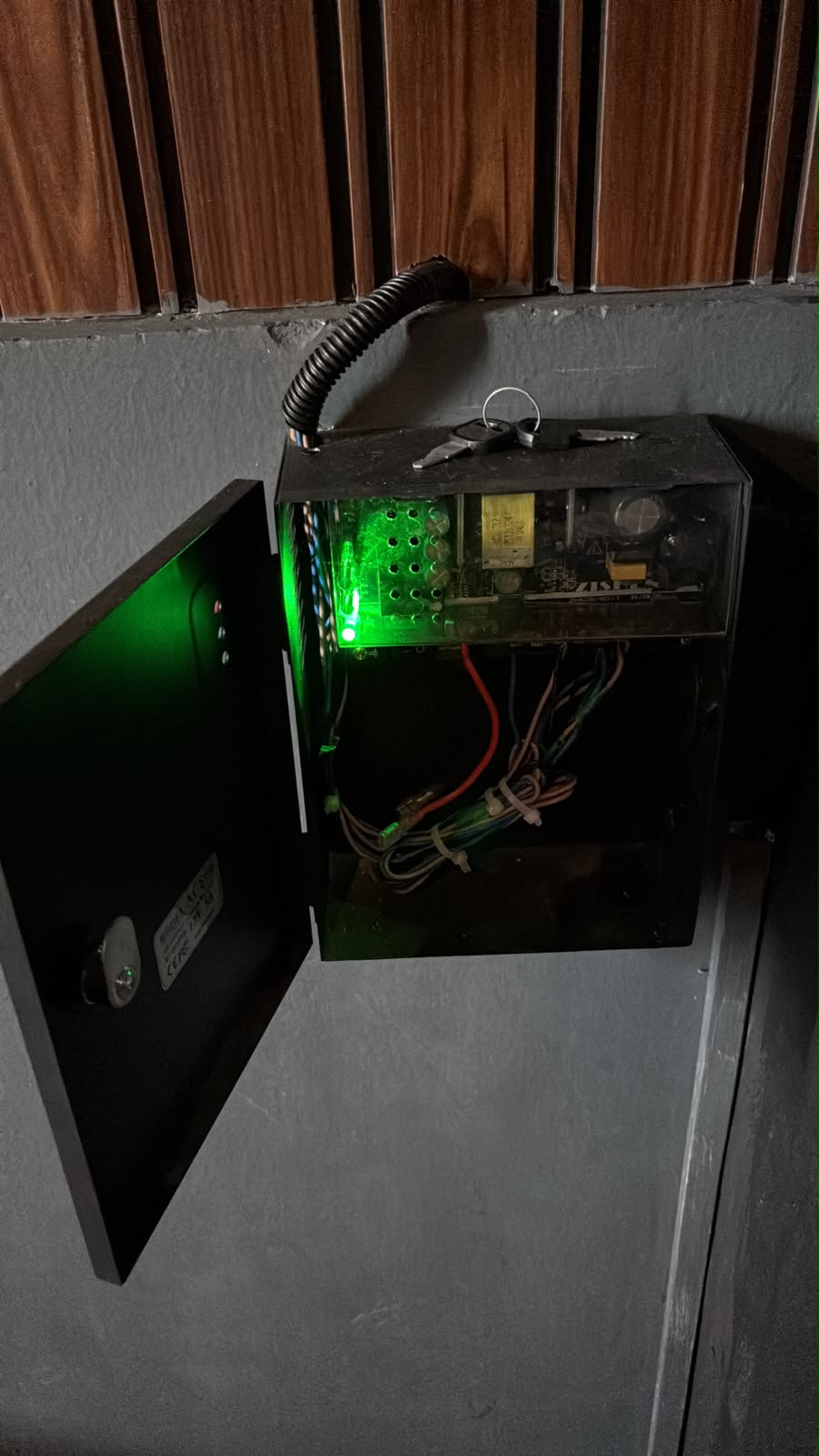 Power supply unit with lockable cover